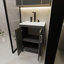 Ensemble de meuble-lavabo moderne moderne de 24 po avec lavabo en céramique blanc et cuve en acier inoxydable