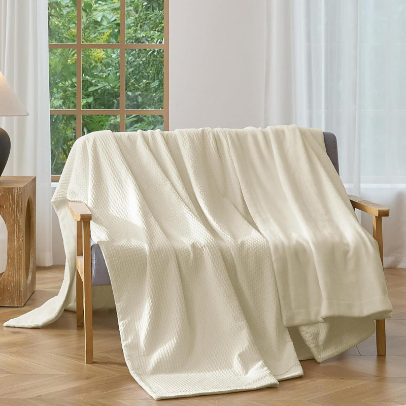 Machine Tufted Throw Blanket, Beige