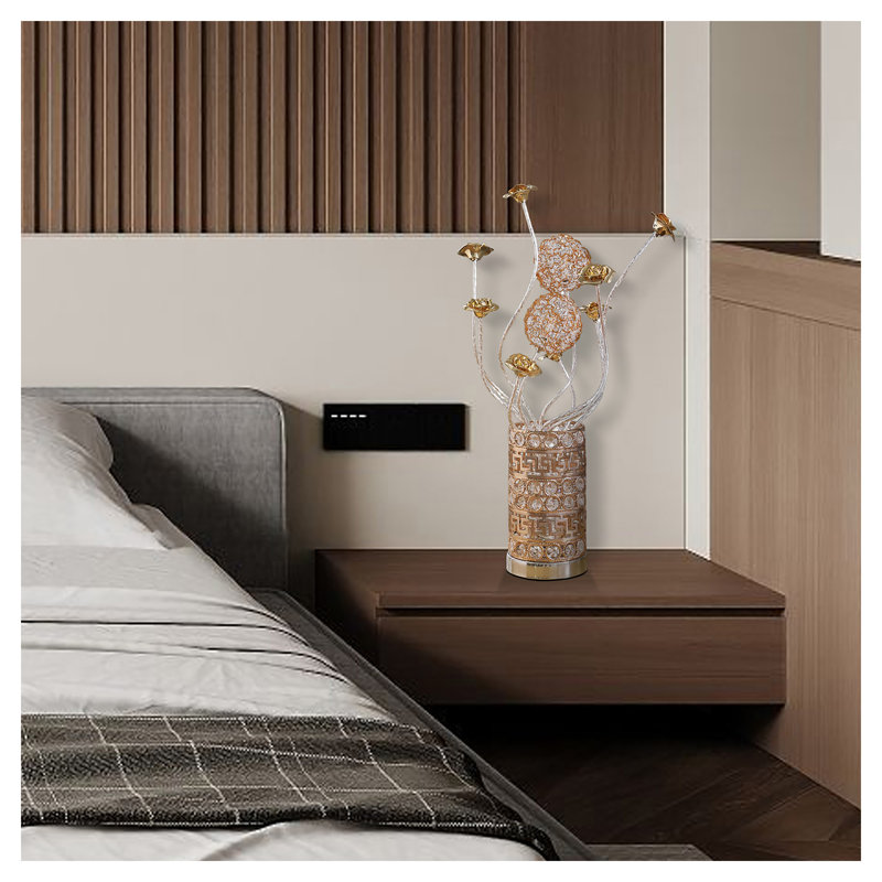 Lampe de table en aluminium Golden Rose