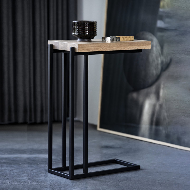 Petite table d'appoint en bois de chêne avec design, finition en savon massif, structure en métal noir, idéale pour les collations, les boissons et les espaces de travail improvisés, profondeur de 16,5 po, largeur, hauteur de 23,71 po, poids de 11,12 