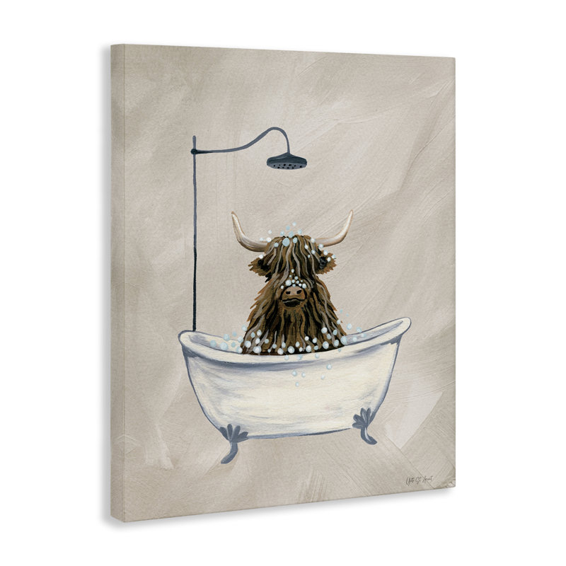 «Highland Cow Bubble Bath», art mural sur toile par Yvette St. Amant, H 20 po x l 16 po