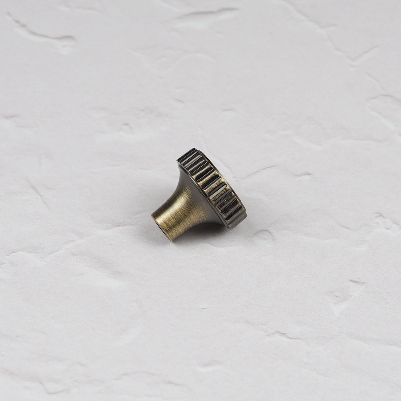 Antique Brass Ribbed Handle Collection & Coordinating Knobs, 30mm Knob