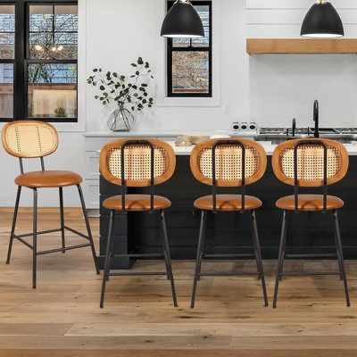  Tabouret de comptoir revêtu de 24 po avec cadre en métal et pieds en métal Nom (ensemble de 4)