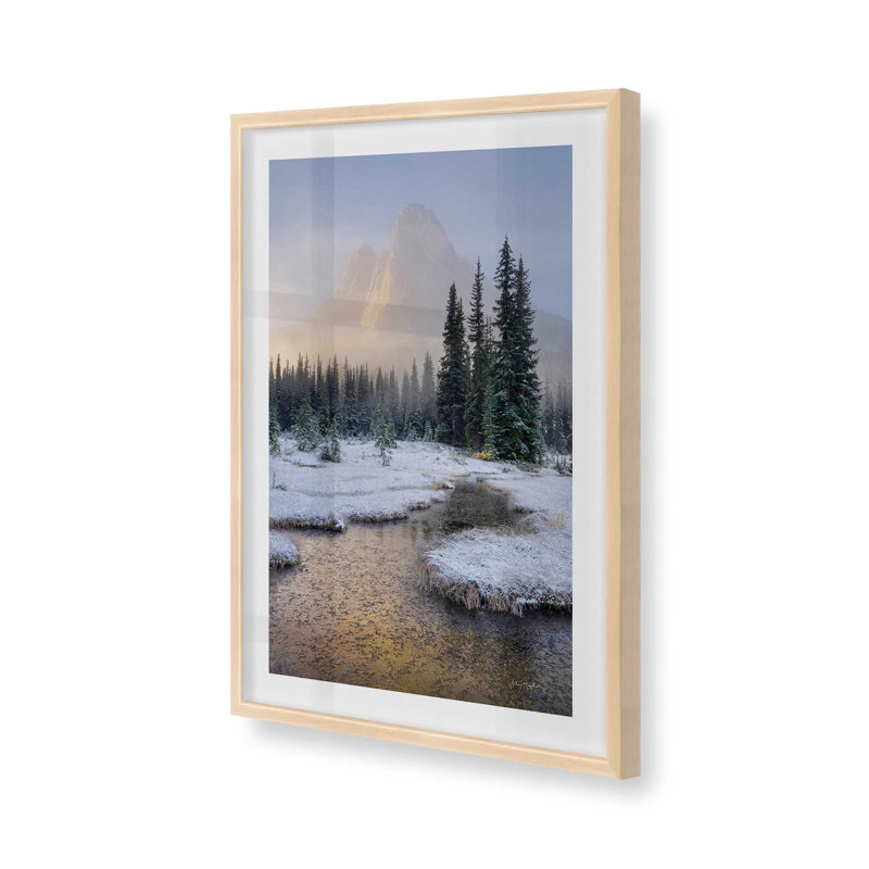 Imprimé roulé Winter's Calm Mountain, Érable brut encadré, H 17 po x l 13 po x P 1,25 po