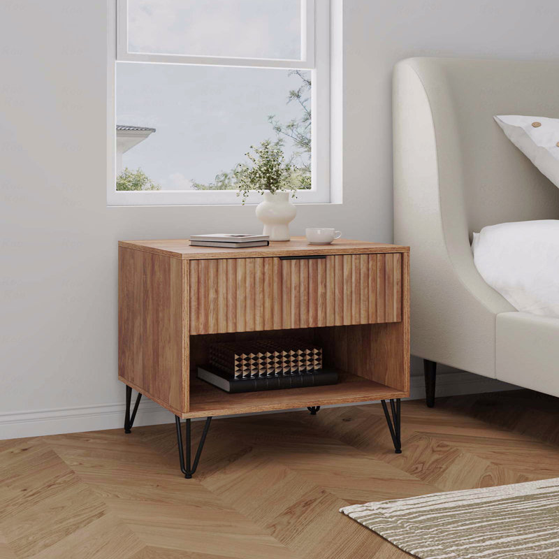 Dumbo 20" W Modern 1-Drawer Fluted Nightstand in Golden Brown, Golden Brown