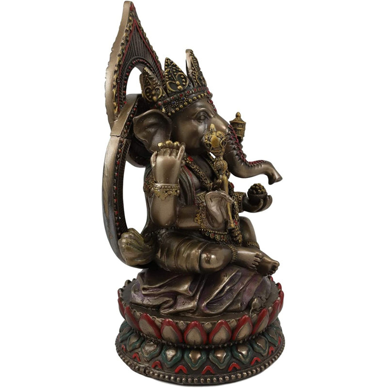 Dieu suprême indou couronné Nritya Ganesha Chaturthi
