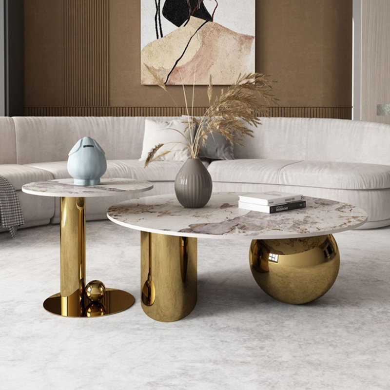 Table basse luxueuse de style italien., H 14 po x L 31,5 po x l 31,5 po, Doré