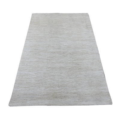 Tapis oriental blanc 4 pi x 5 pi 10 po, uni uni, en laine Ghazni filée à la main, luxuriante et moelleuse