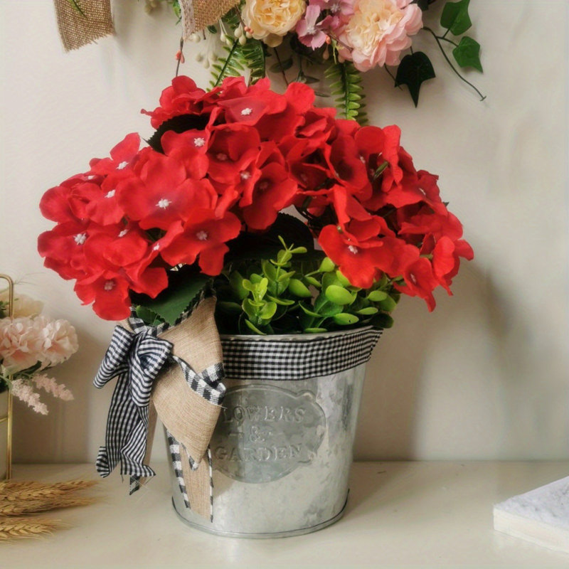 Couronne de géranium artificielle rouge avec nœud en toile de jute