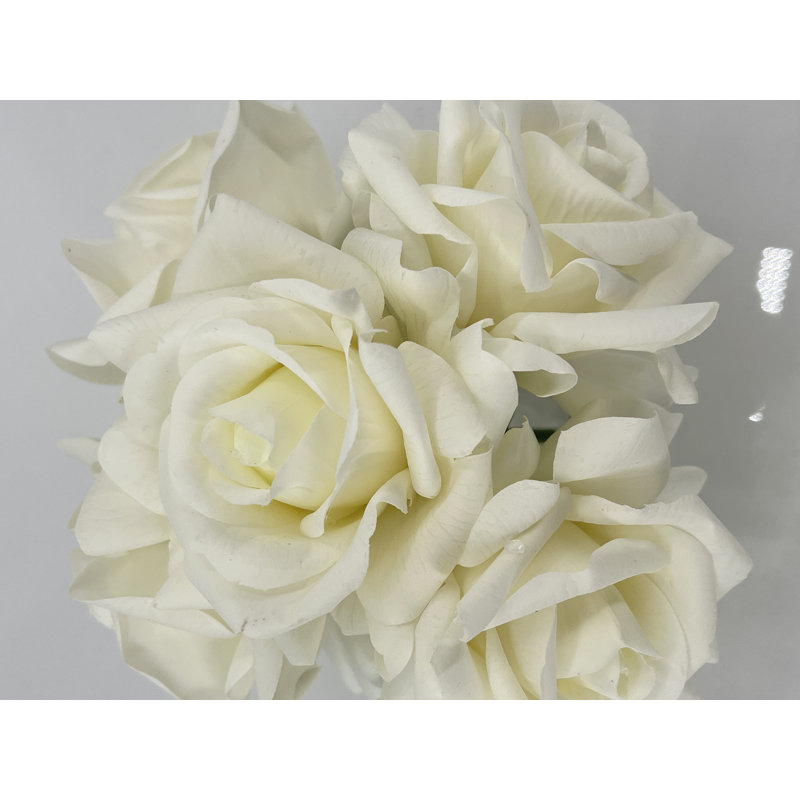 Arrangement de vraies roses dans un vase, Blanc