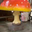 Statue de petit champignon surdimensionné-171292102