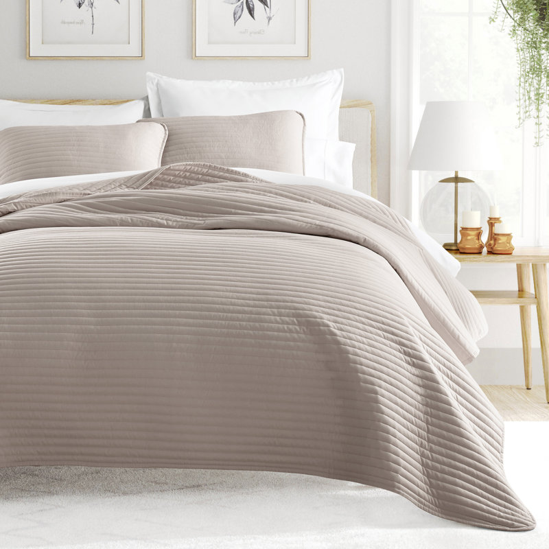 Becky Cameron Lightweight All Season Stripe Stitch Quilt Set with Shams, Latte, Queen Quilt + 2 Standard Shams