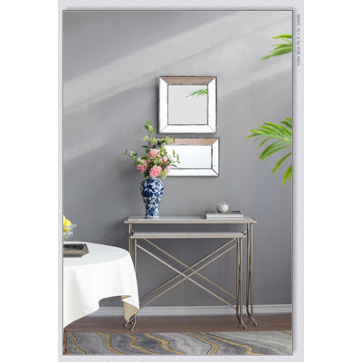 Miroir d'appoint 18 po x 18 po à finition argent vieilli, miroir mural de style traditionnel pour salon, entrée, bureau, chambre à coucher, couloir