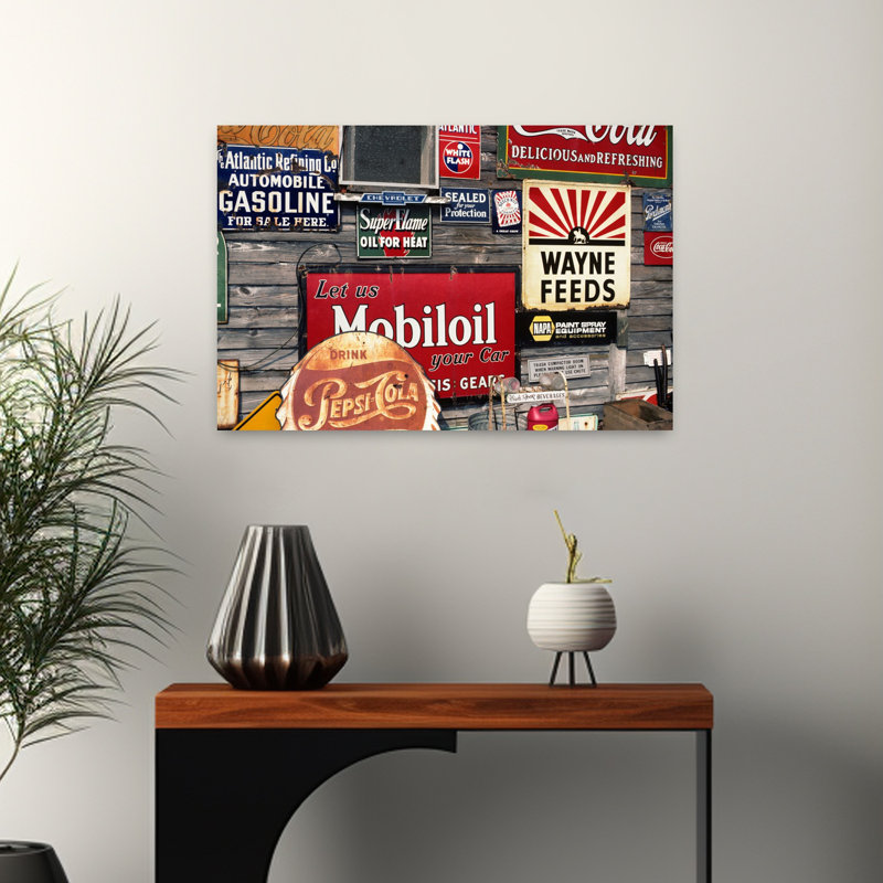 Boutique d'antiquités mettant en vedette des panneaux de publicité de style rétro, H 16 po x l 24 po