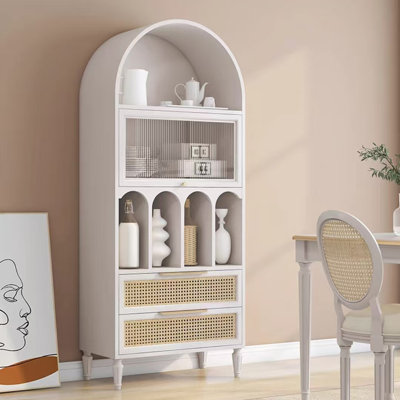 Blanc + bois massif beige + rotin + vitrines