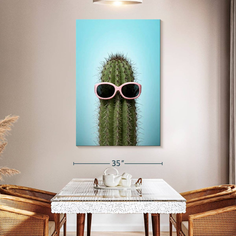 Cactus Harnek avec lunettes de soleil, H 51 po x l 34 po