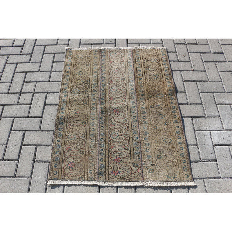 Tapis de porte turc rétro dans des tons terreux avec un motif floral complexe est un élément essentiel de la décoration intérieure