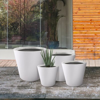 Concrete planter pot