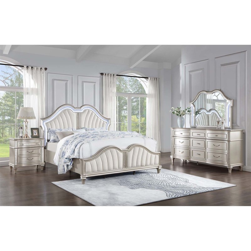 Ensemble de chambre à coucher 4 pièces exquis avec très grand lit oriental, idéal pour créer un environnement de sommeil luxueux et confortable