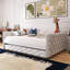 Lit de jour rembourré avec couchette en bois et taille XL-132489405
