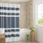1 rideau de douche 108 x 72 po avec traitement 3M bleu foncé