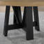 Table ronde naturelle avec feuille