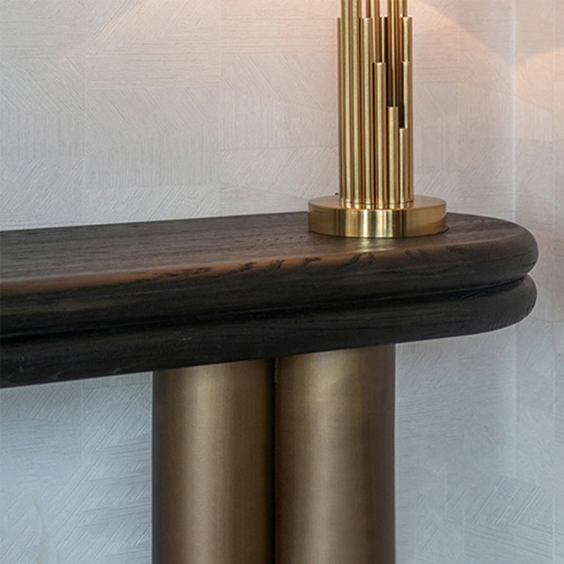 Console elliptique minimaliste de style italien.