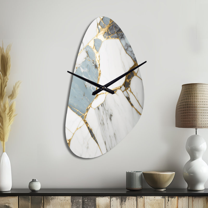 Horloge murale abstraite géométrique en or et blanc I - marbre, Moyenne