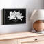 Impression sur toile monochrome Madonna Lily-100705201