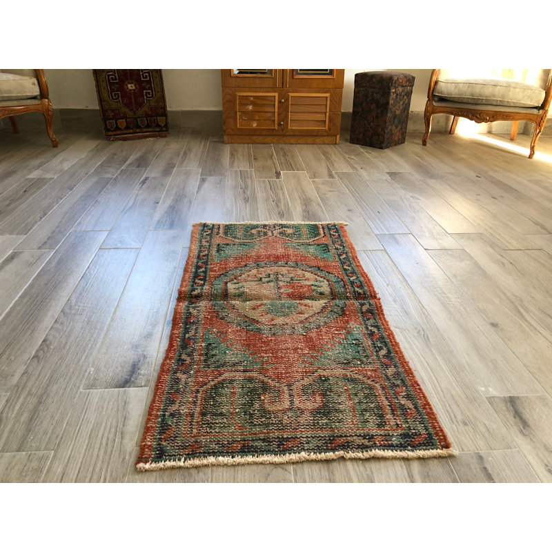 Vintage Turkish Gordes Decorative Cotton Rug in Oriental Bohemian Style for Diverse Interiors