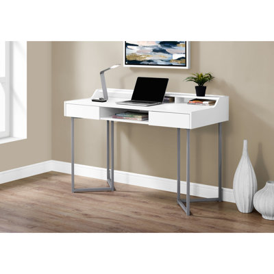 Bureau d'ordinateur moderne pour bureau, stratifié blanc l 48 po avec métal gris, tiroirs de rangement et tablettes ouvertes, espace de travail efficace, pieds en métal, tablettes pour la maison, style