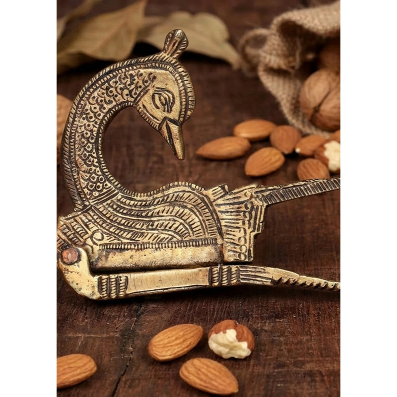 Coupe-noix de paon en laiton fait à la main - Ustensiles de cuisine artisanaux de 6 pouces et décoration, casse-noisette fonctionnel avec motif d'oiseau complexe