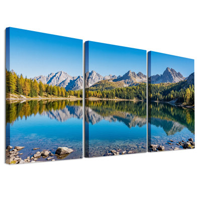 Reflet d'un lac de montagne avec des arbres d'automne - Ensemble de 3 toiles murales