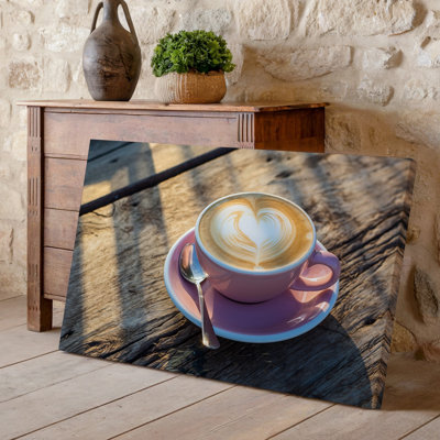 Toile "Cozy Coffee Scene" avec une tasse en céramique rose, art mural rempli de café mousseux garni d'un latte complexe en forme de cœur