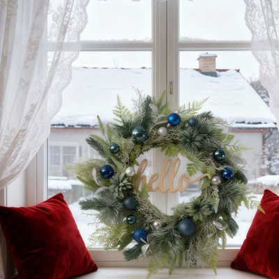 Couronne de Noël pour porte d'entrée, décoration de Noël 21,65 po avec boule de Noël, ornements bleus argentés suspendus, décorations de fêtes d'hiver, décorations de Noël