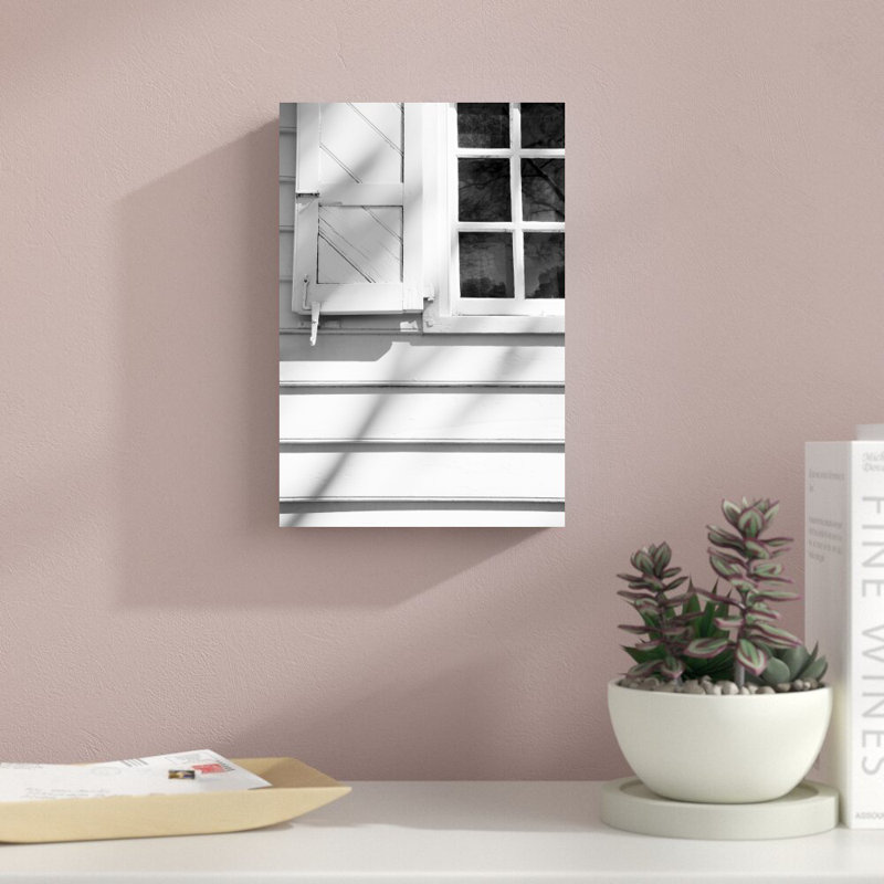 Fenêtres et ombres noires et blanches I, H 12 po x l 8 po
