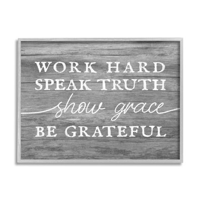 «Be Grateful Rustic Grain Motivation Motivation» par Daphne Polselli - cadre flottant, art textuel sur bois