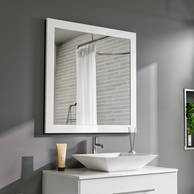 Miroir de salle de bain Schweitzer, H 31,61 po x l 31 po, Blanc lustré