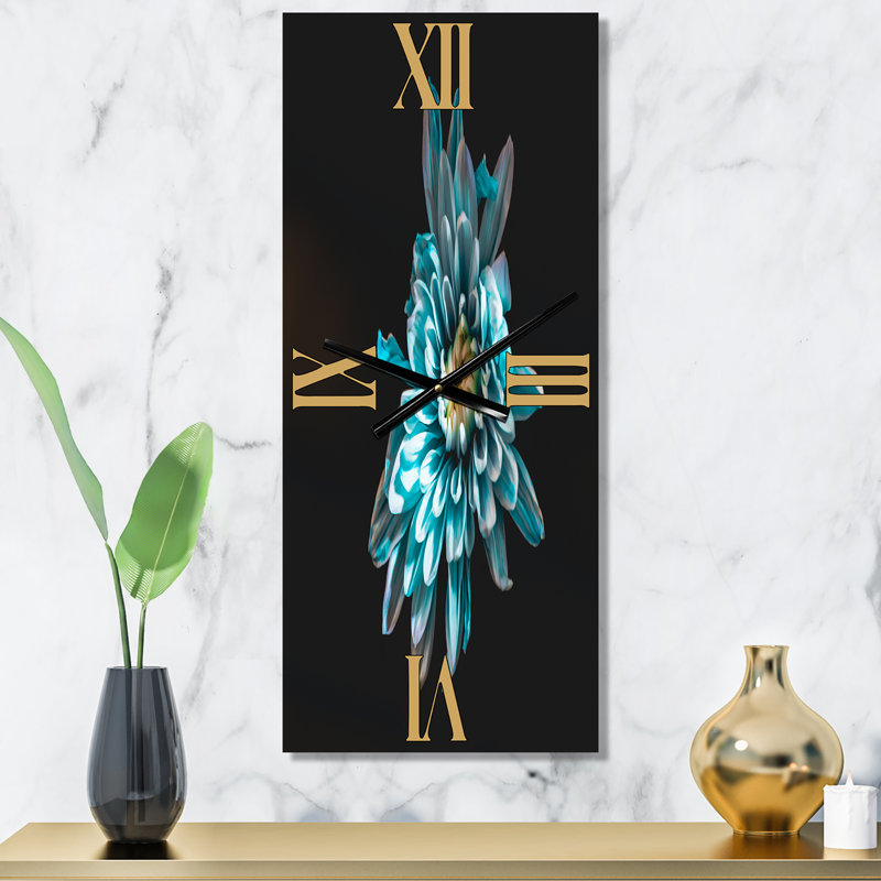 Vue de dessus d'une fleur bleue et blanche - Horloge murale traditionnelle, Petit