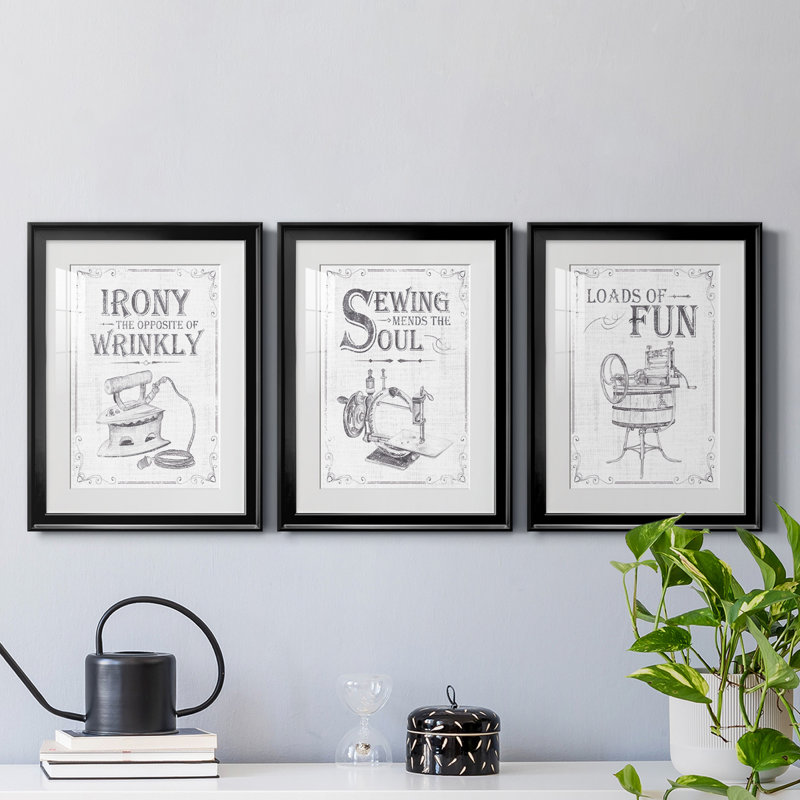 «Laundry Today II», ensemble de 3 encadrements d'art textuel, H 36,5 po x l 79,5 po x P 1 po, Cadre noir