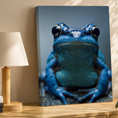 Toile, gros plan, portrait d'une grenouille bleue éclatante, art mural scintillant avec gouttelettes d'eau sur sa peau lisse et texturée