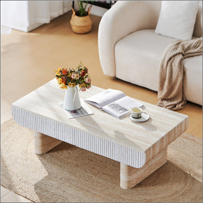 Table basse moderne Mid-Century avec plateau en faux marbre et tiroir cannelé, parfaite pour le salon et le bureau