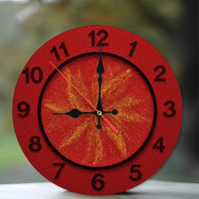 Rouge-Horloge-chiffres-doré-étoile
