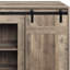 Meuble télé gris avec portes et tiroirs, pouvant accueillir des téléviseurs de 50 à 59 pouces, style rustique, bois composite, commode élégante à finition grise, porte de grange