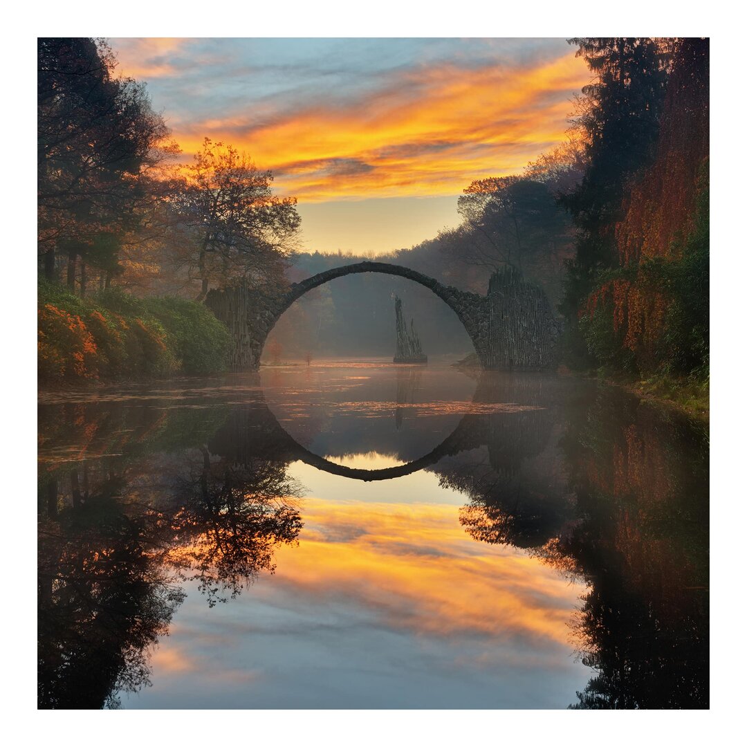 Seidenmatte Tapete Fairytale Bridge