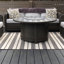 Tapis noir à motif abstrait tissé à plat à la main Perci-26601841