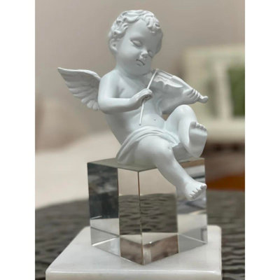 Figurines & Sculptures