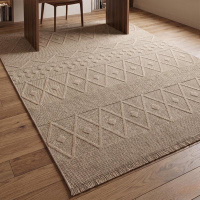 Tapis de corridor beige à motif géométrique répétitif en polypropylène tissé à la machine