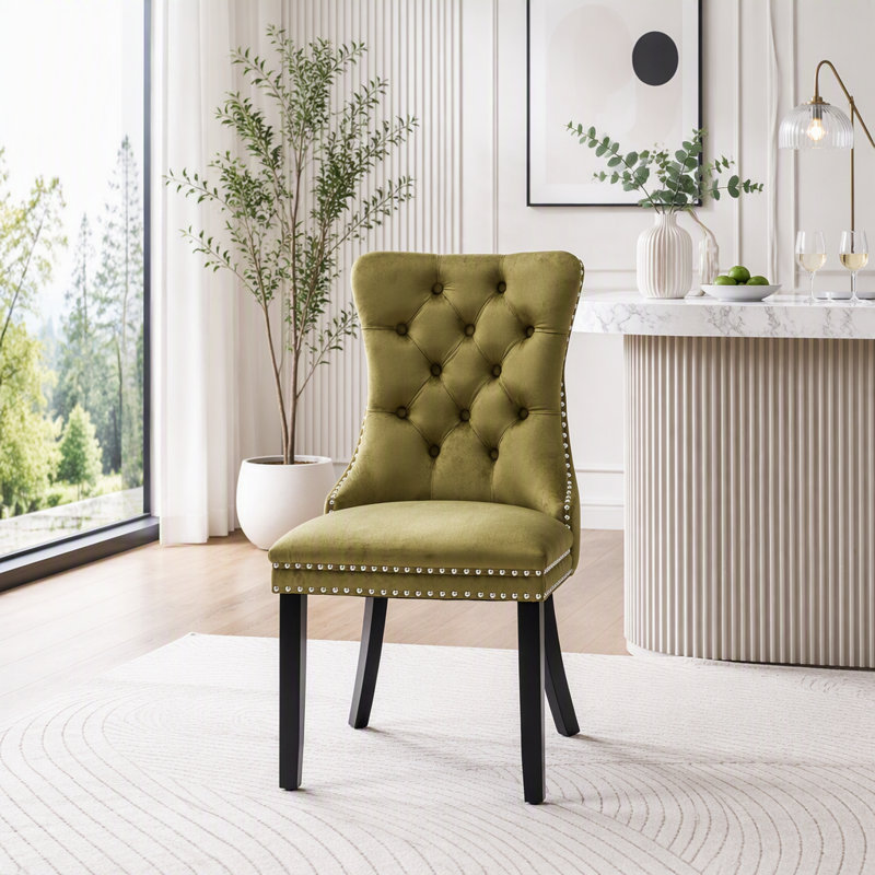Ensemble de chaises de salle à manger en velours à dossier haut, pattes en bois et garniture cloutée, Velours vert olive