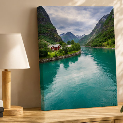 Toile, "Vue panoramique d'un fjords norvégien serein" avec art mural, rivière turquoise qui reflète le ciel nuageux encadré d'une toile